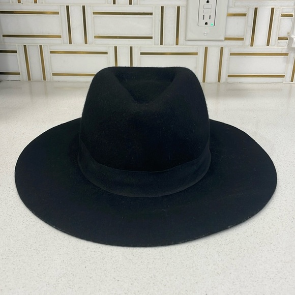 Roots  Black 100% Wool Hat - Picture 1 of 14